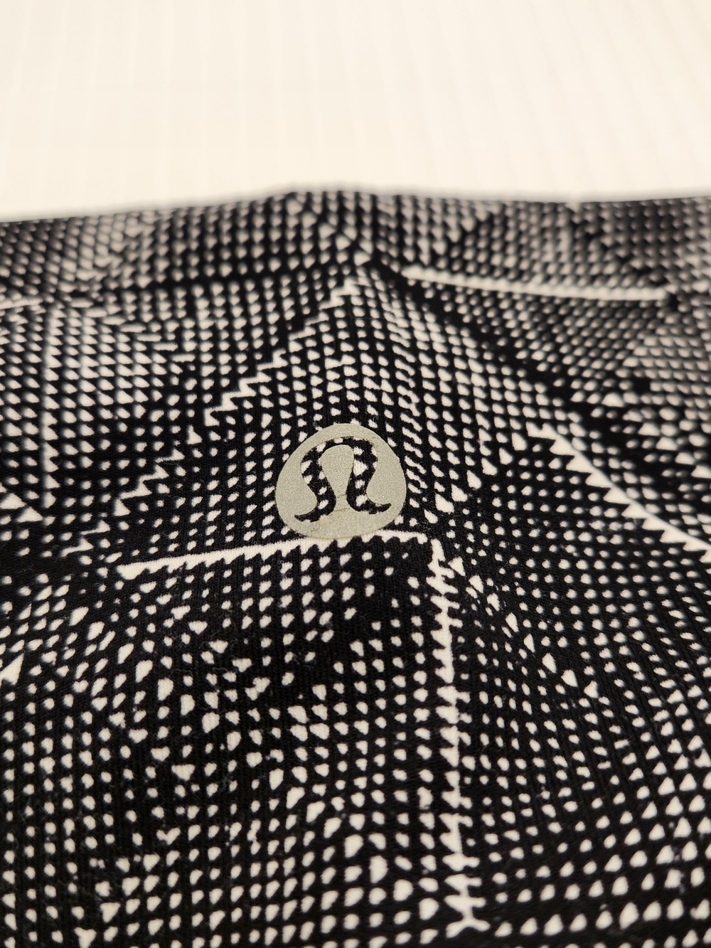 High-Rise Printed Women's Active Leggings in Dark Gray - Picture 8 of 9